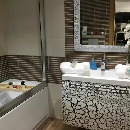 Gran Piso Alto Luzdiseno Centrico Con Garaje * León