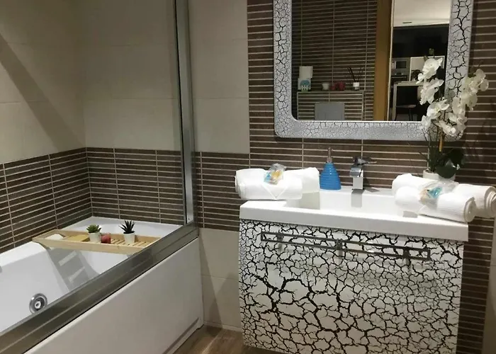 Gran Piso Alto Luzdiseno Centrico Con Garaje * León